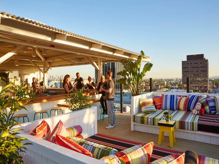 Rooftop-Daybeds-Bar---MAMA-LA